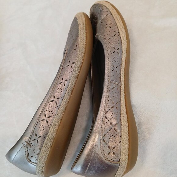 CLARKS COLLECTION METALLIC SILVER FLATS - Picture 4 of 6